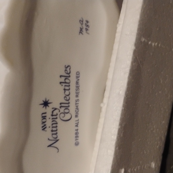 Avon Nativity Collectibles White Figurine - Picture 3 of 6